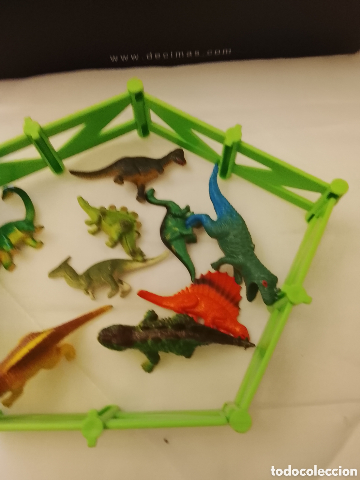 Figuras de goma y PVC: Cercado con dinosaurios en PVC - Foto 2