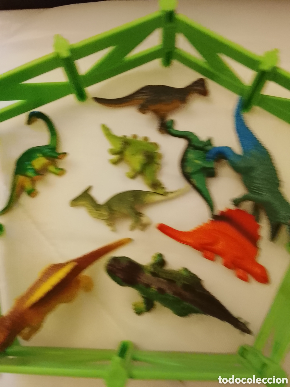 Figuras de goma y PVC: Cercado con dinosaurios en PVC - Foto 3