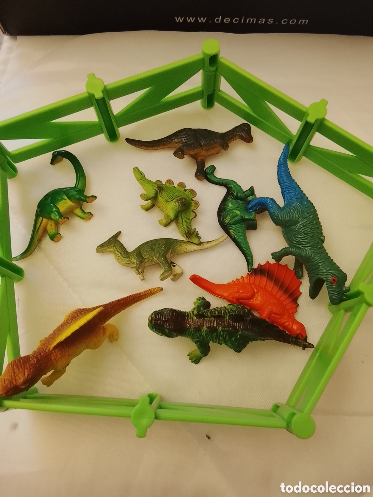 Figuras de goma y PVC: Cercado con dinosaurios en PVC - Foto 1