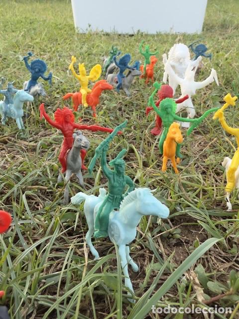 Figuras de goma y PVC: FORT ALAMO Y FIGURAS DE INDIOS Y BAQUEROS - Foto 11