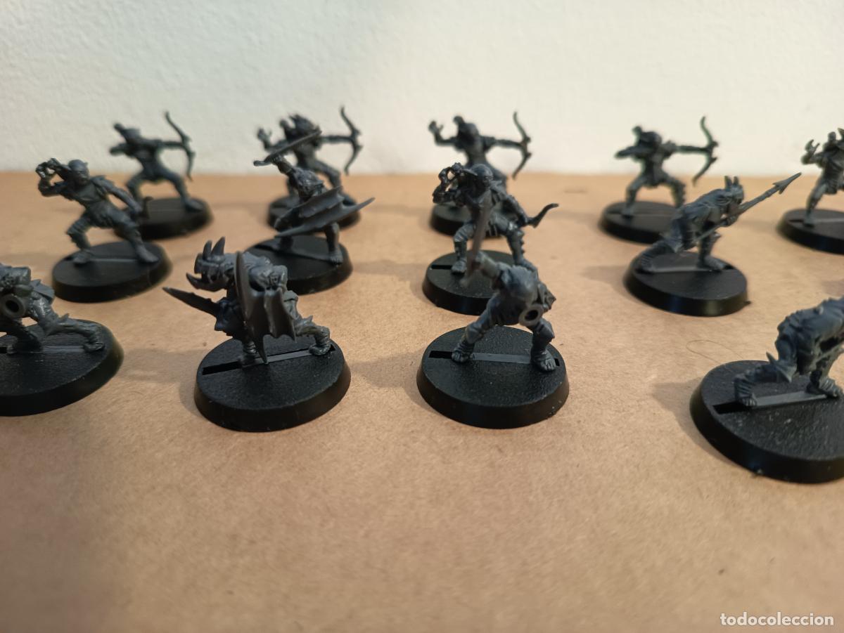Figuras de goma y PVC: 15 FIGURAS DE PLASTICO WARHAMMER ORCOS - Foto 3