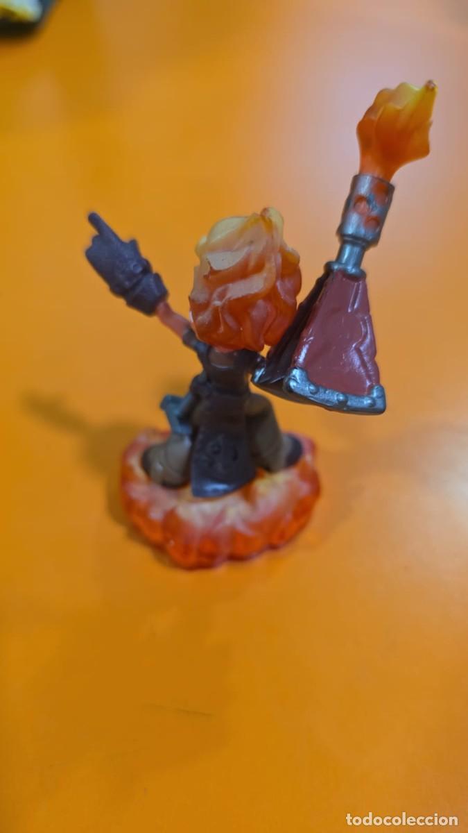Figuras de goma y PVC: Skylanders: Trap Team - Figura Single Torch - Foto 2