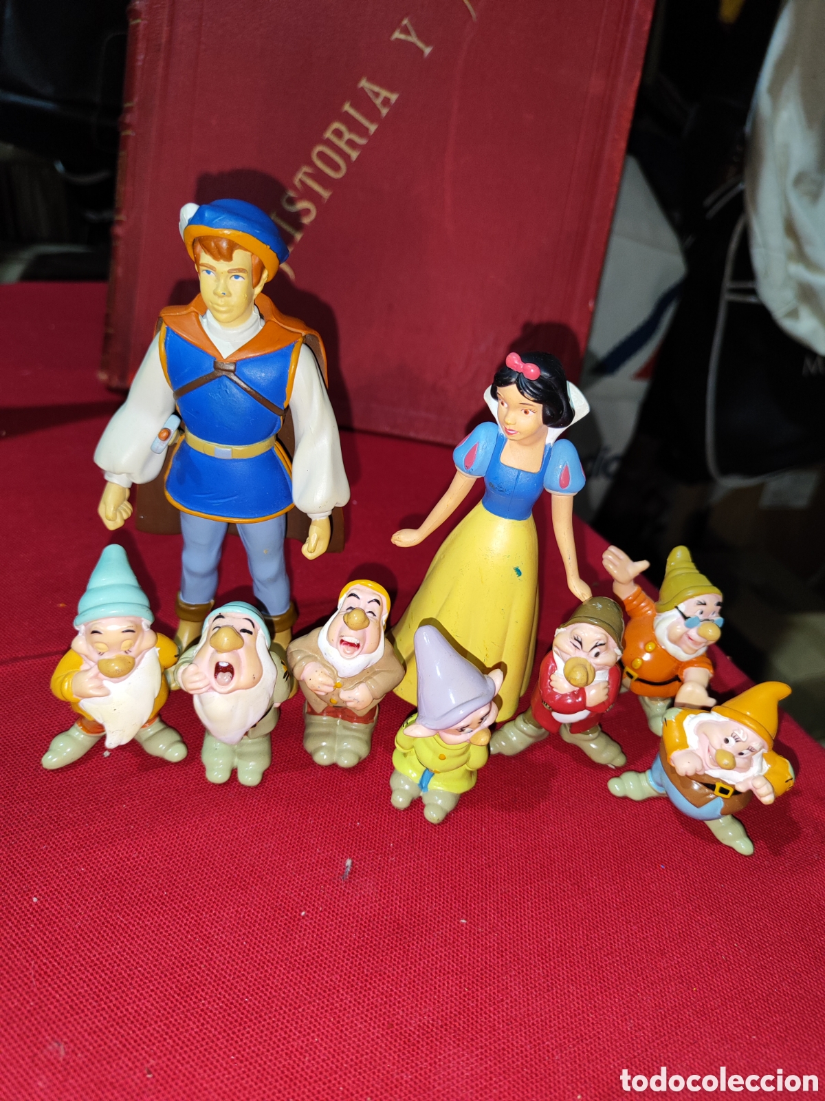 Figuras de Goma y PVC: Blancanieves, el pr&iacute;ncipe y los siete enanitos de Disney made in China