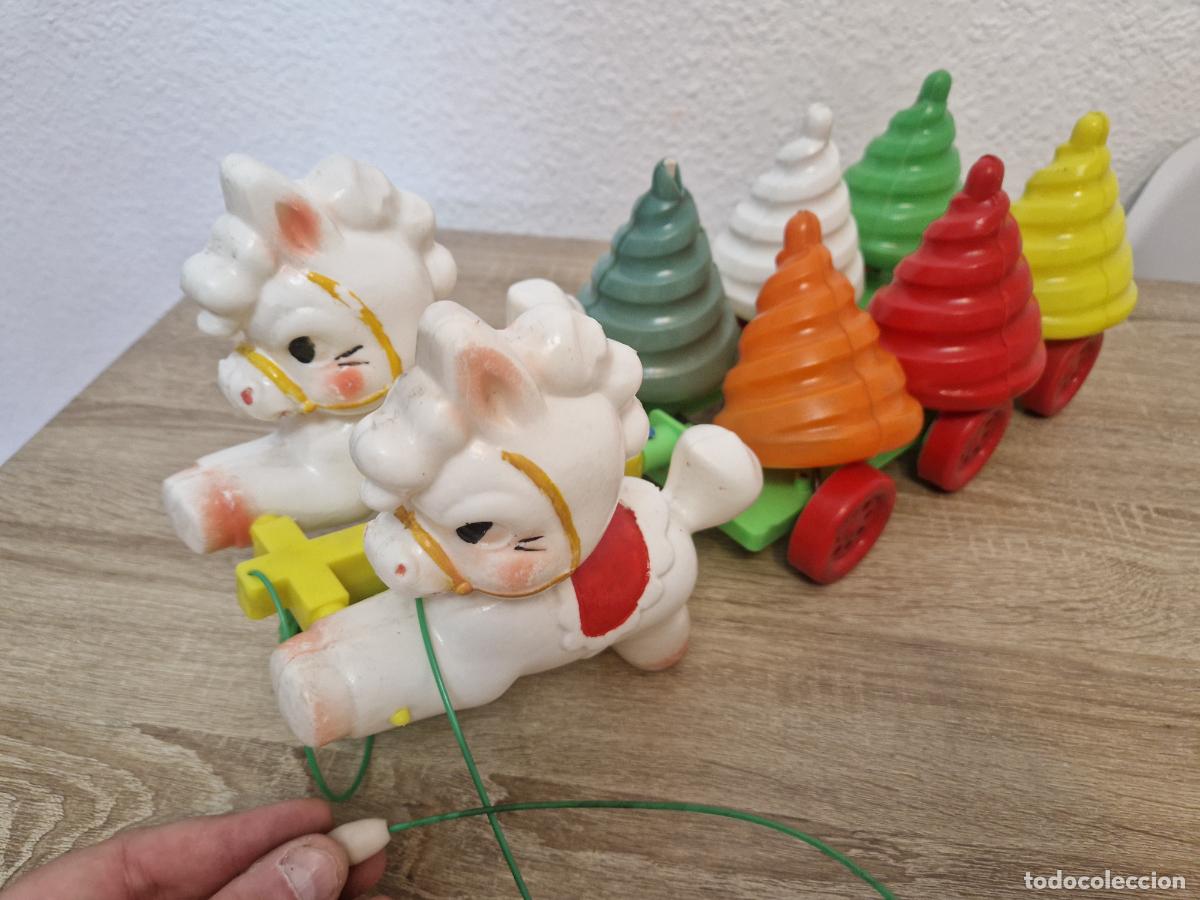 Figuras de goma y PVC: gran juguete de arrastre caballitos y conos tintineantes remolque plastico movimiento Cipsa caballo