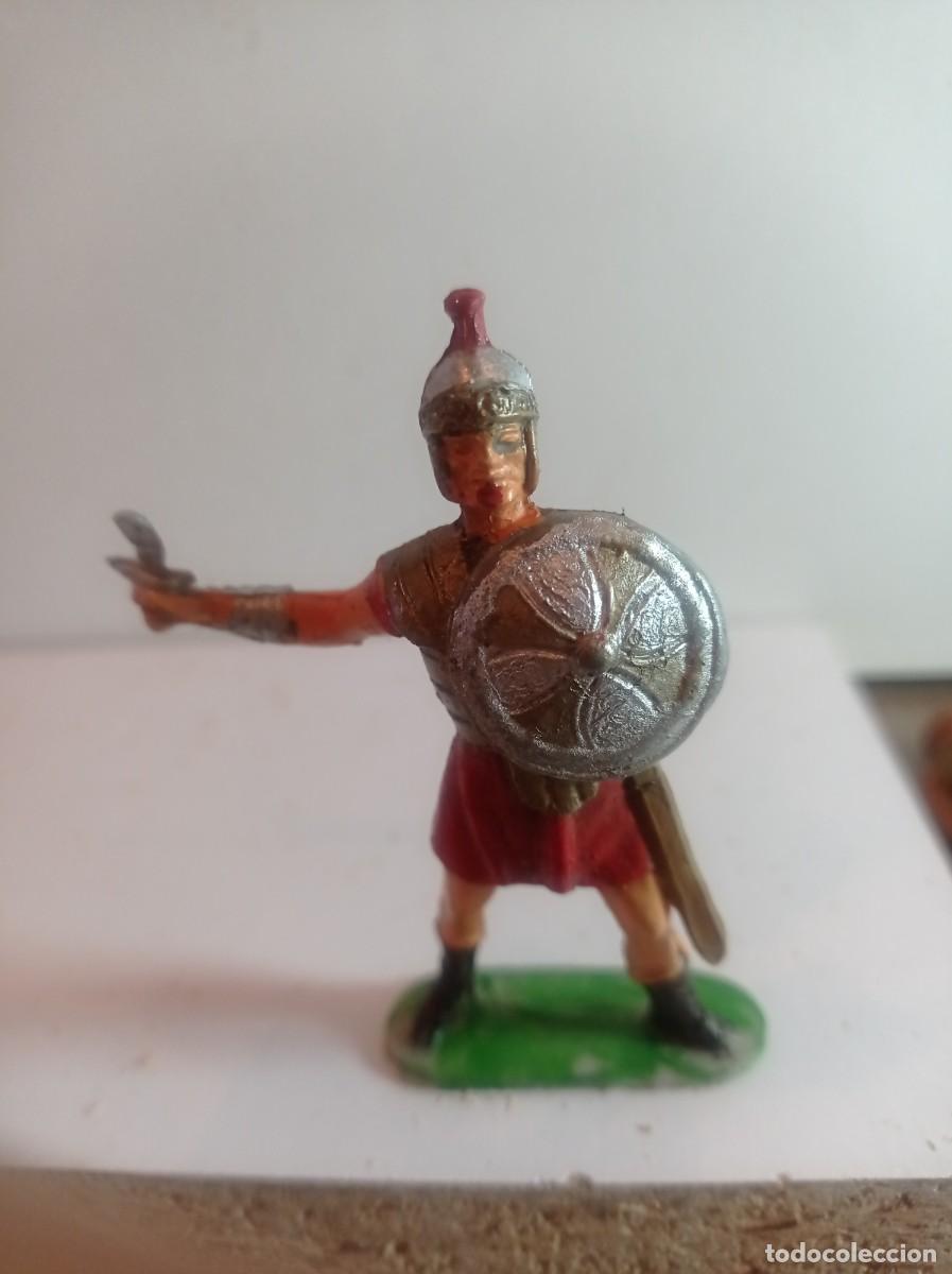 Figuras de goma y PVC: Romano con escudo de jecsan - Foto 1