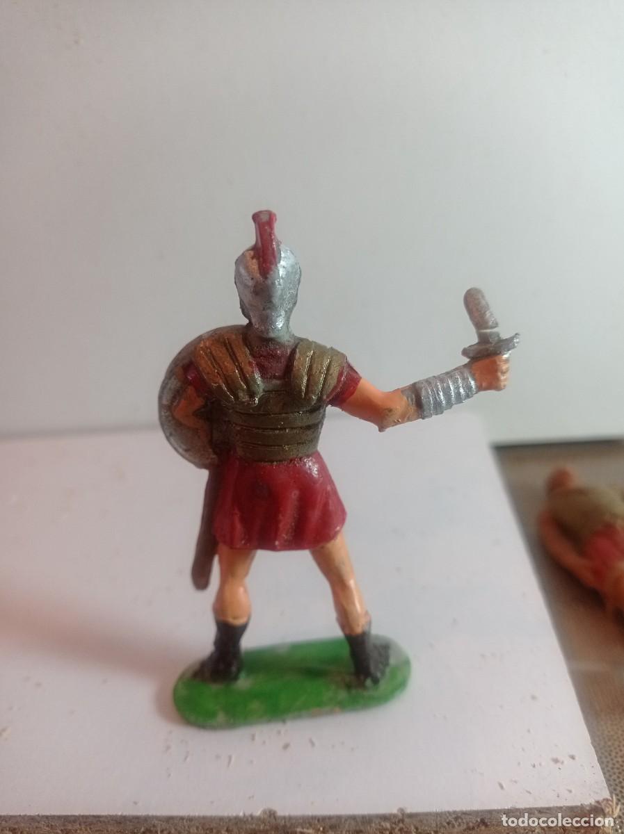 Figuras de goma y PVC: Romano con escudo de jecsan - Foto 2