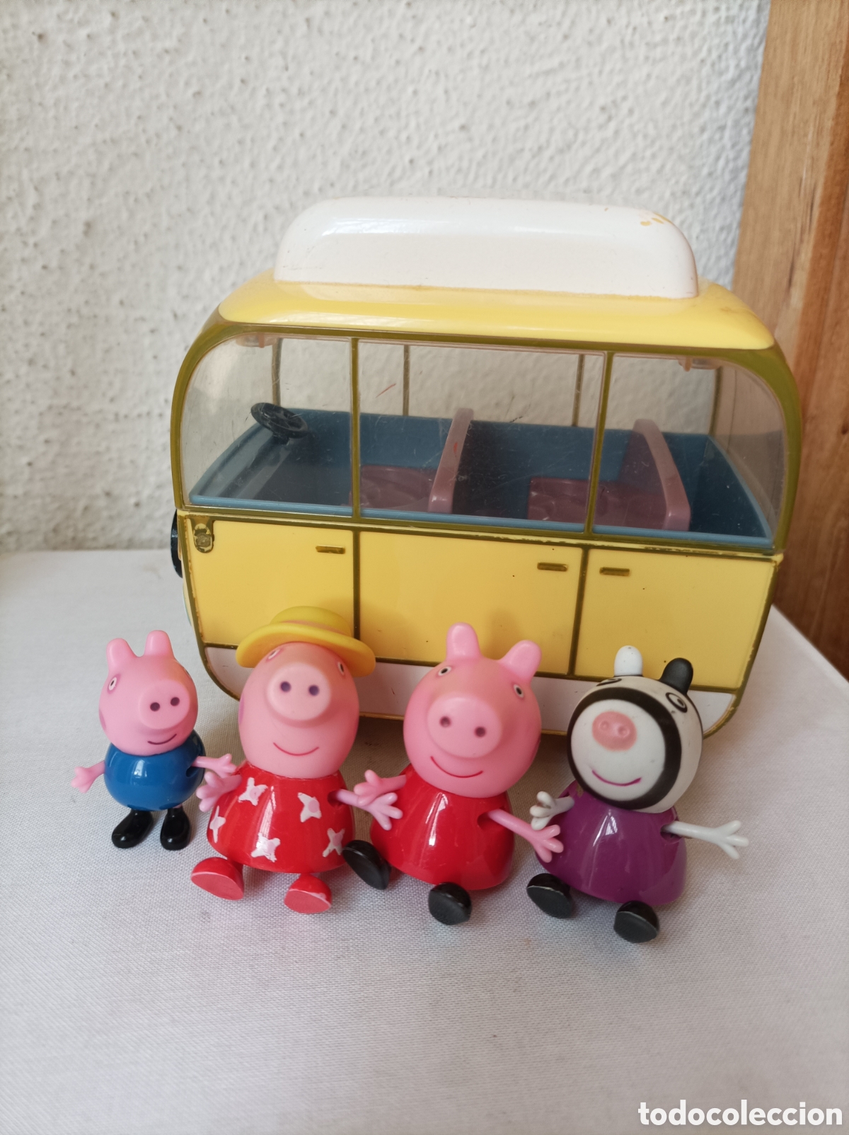 Figuras de goma y PVC: Autob&uacute;s de Peppa pig - Foto 1