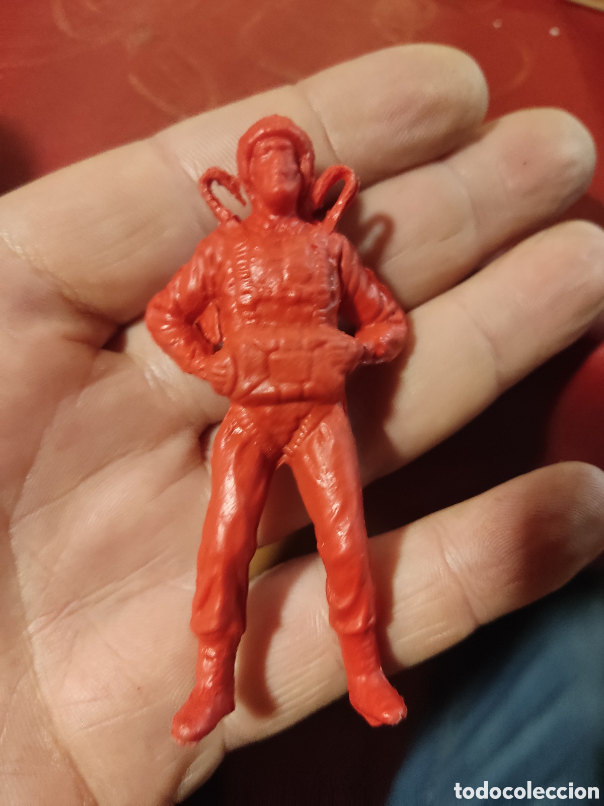 Figuras de goma y PVC: Paracaidista pl&aacute;stico 8 cm - Foto 1