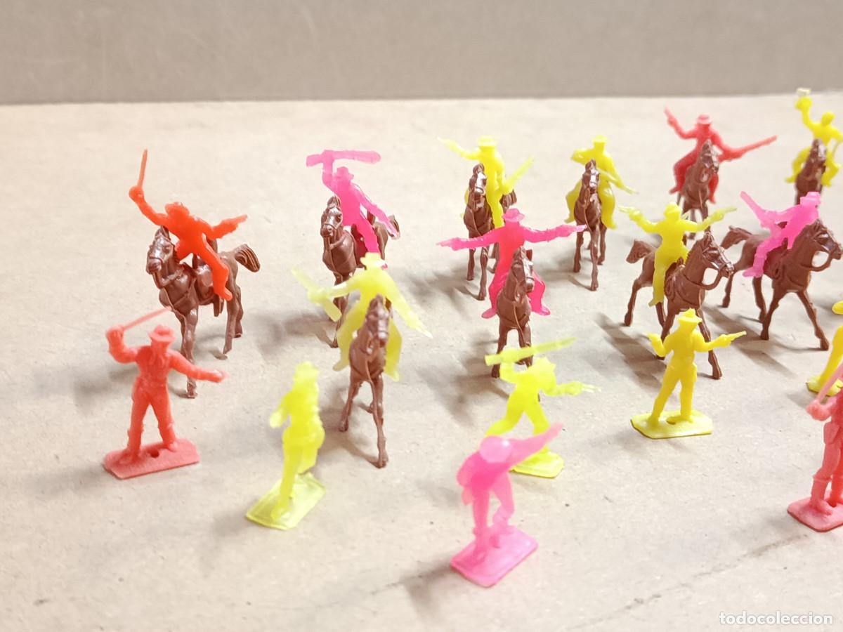 Figuras de goma y PVC: MINI OESTE COMANSI - VAQUEROS - 36 PIEZAS - Foto 2