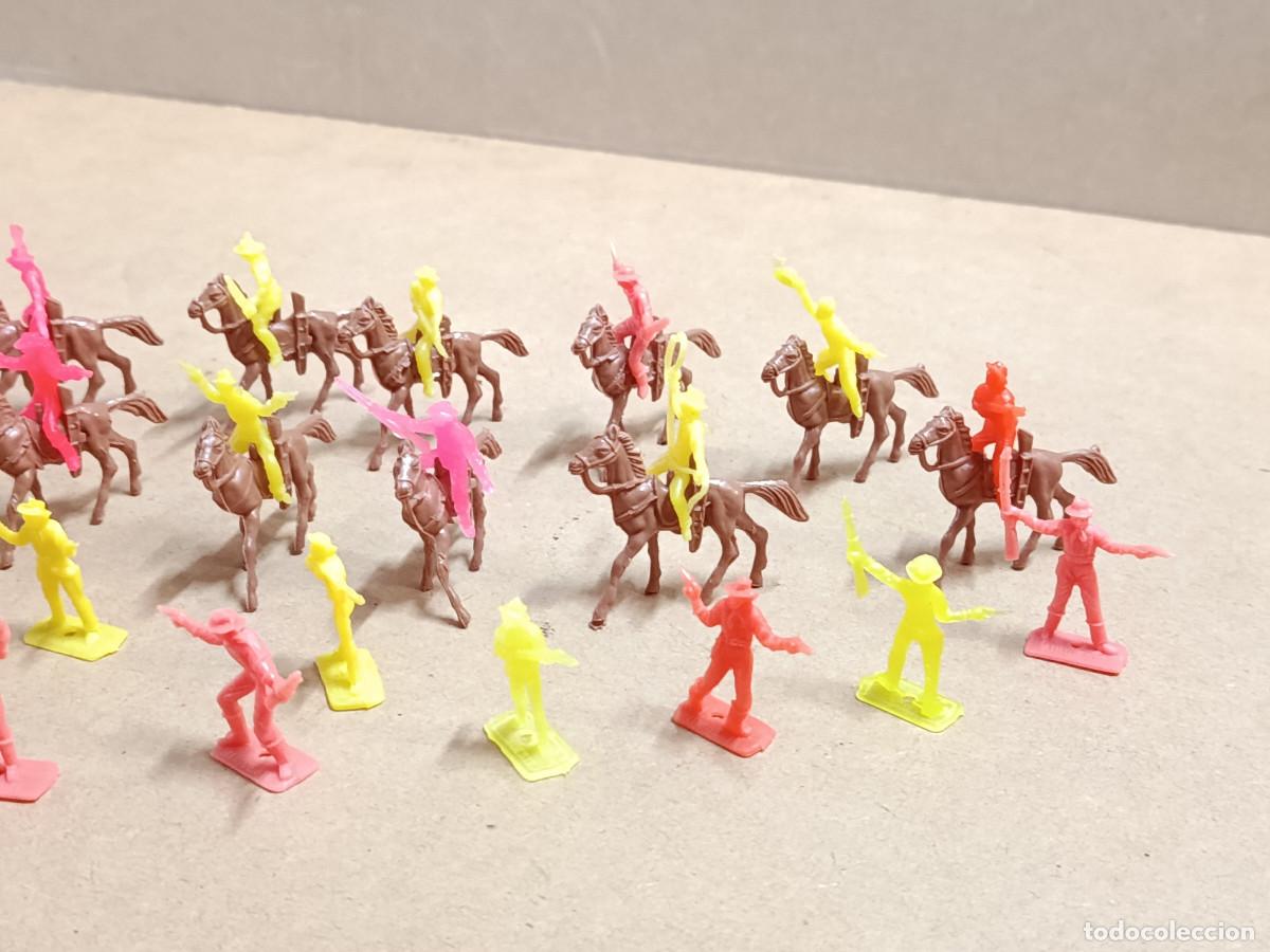 Figuras de goma y PVC: MINI OESTE COMANSI - VAQUEROS - 36 PIEZAS - Foto 3