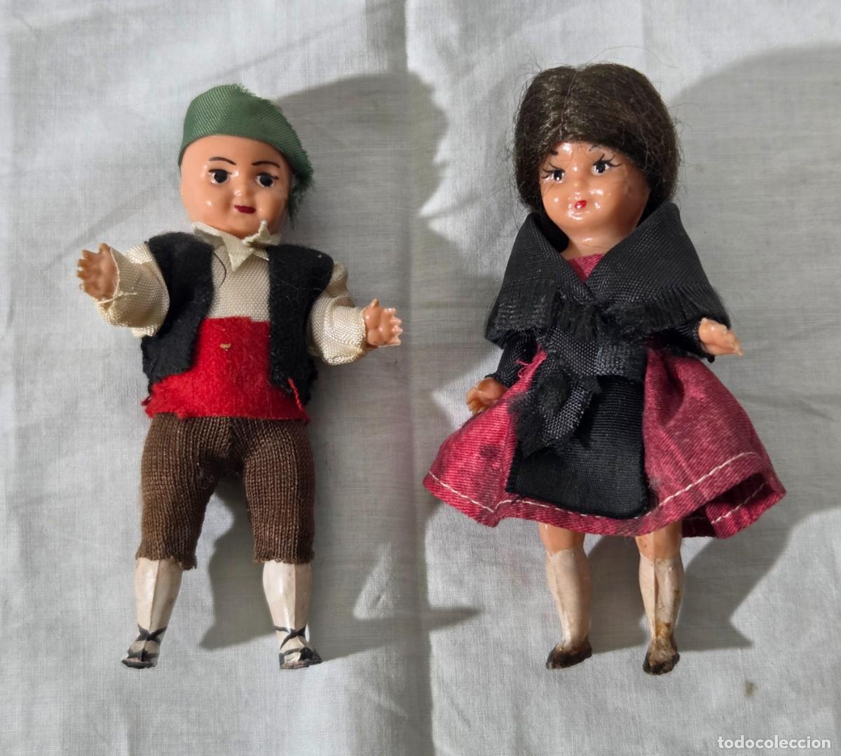 Figuras de goma y PVC: Pareja de ma&ntilde;os de plastico duro - Foto 1