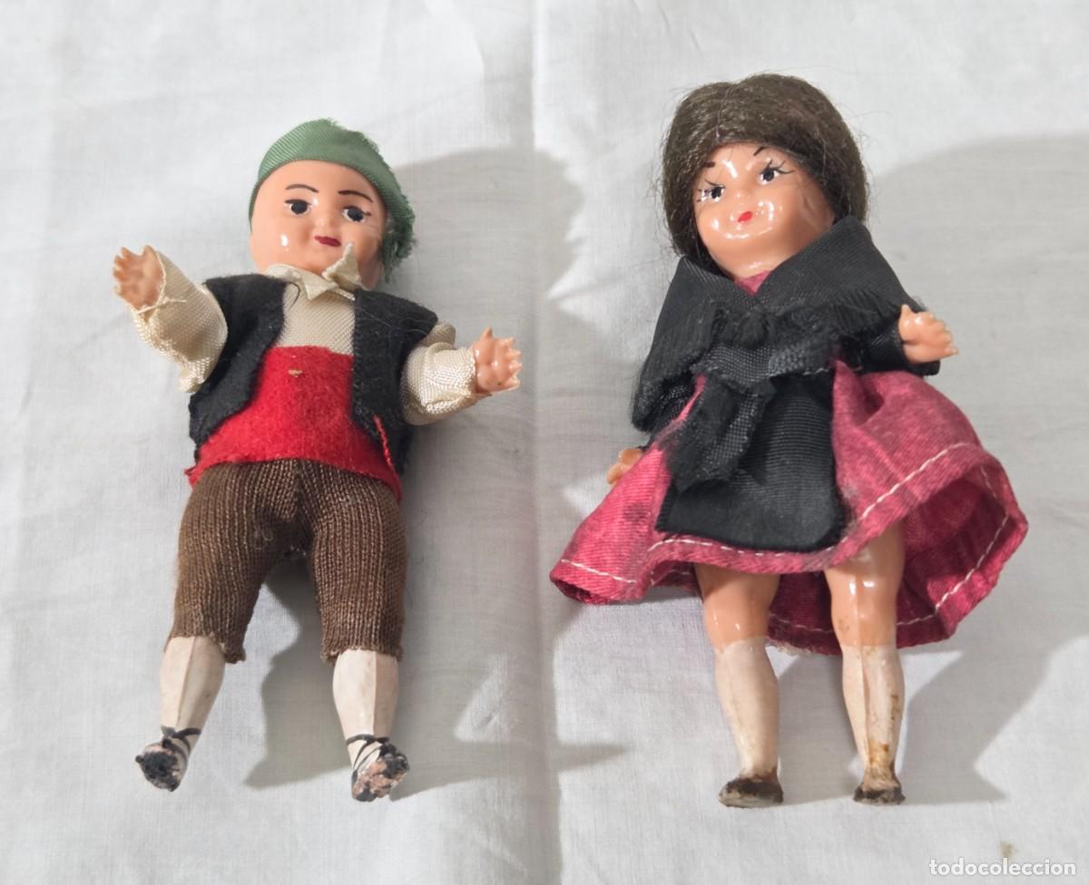 Figuras de goma y PVC: Pareja de ma&ntilde;os de plastico duro - Foto 2