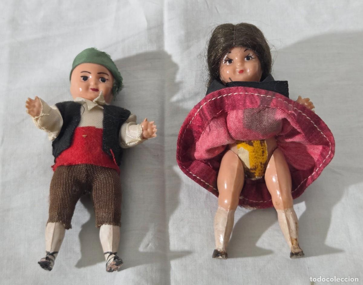 Figuras de goma y PVC: Pareja de ma&ntilde;os de plastico duro - Foto 3