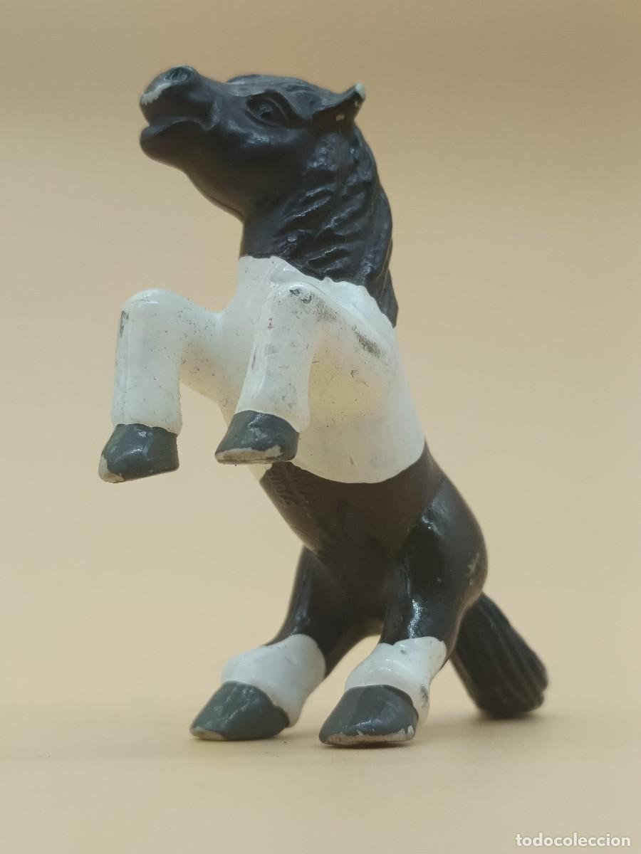 Figuras de goma y PVC: FIGURA CABALLO JASMAN - Foto 1