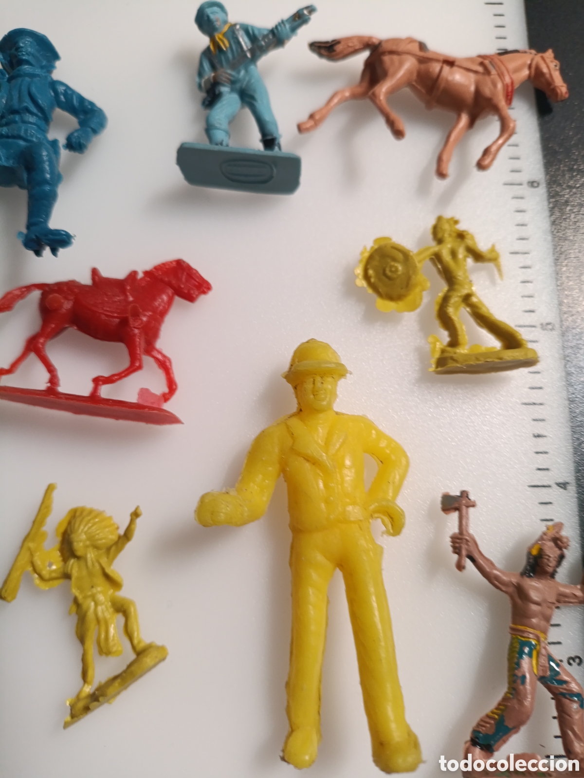 Figuras de goma y PVC: Lote 26 figuras antiguas Indios y Vaqueros - Foto 7