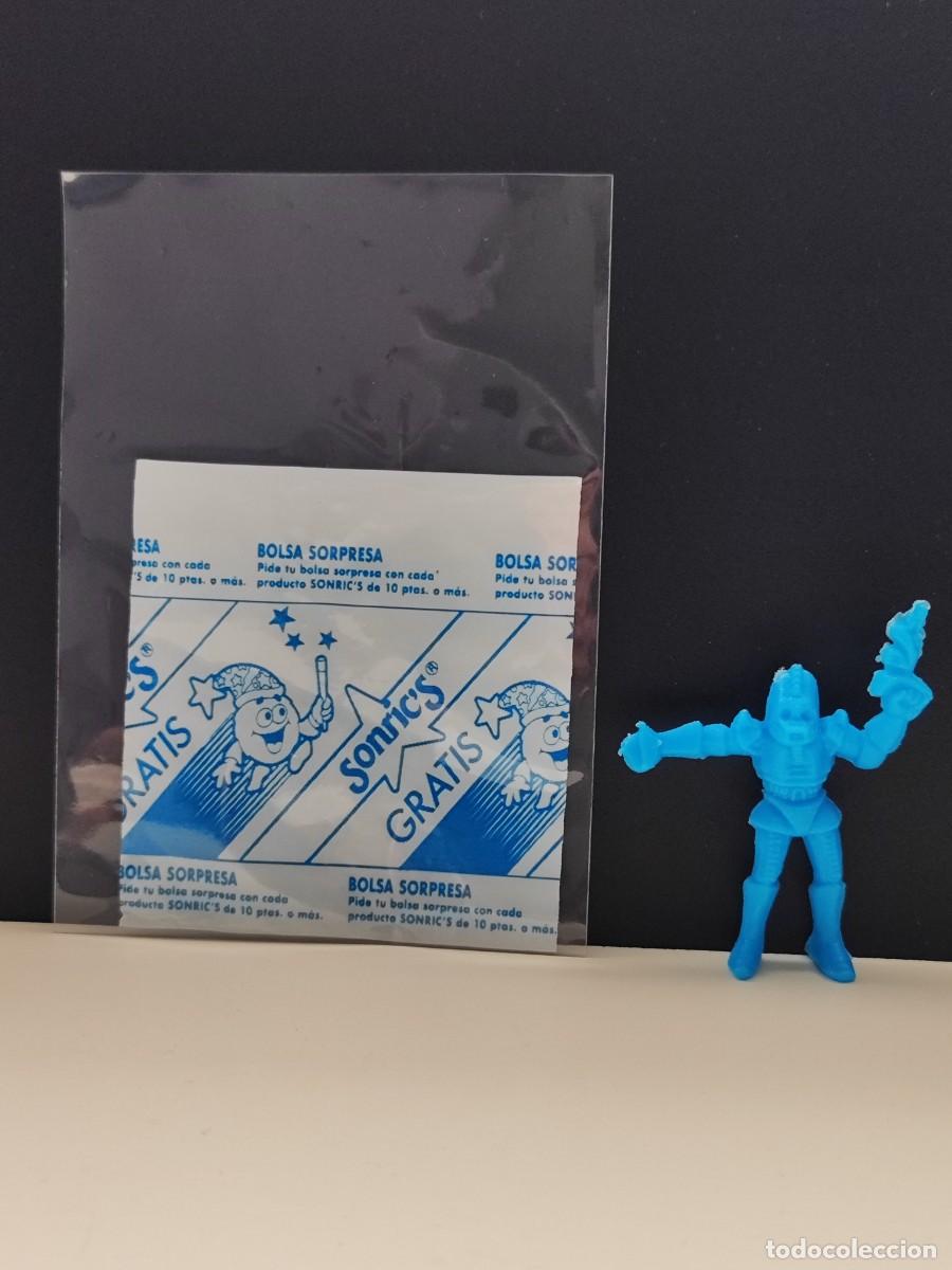 Figuras de goma y PVC: dunkin sobre robots y sobre sonrics - Foto 1