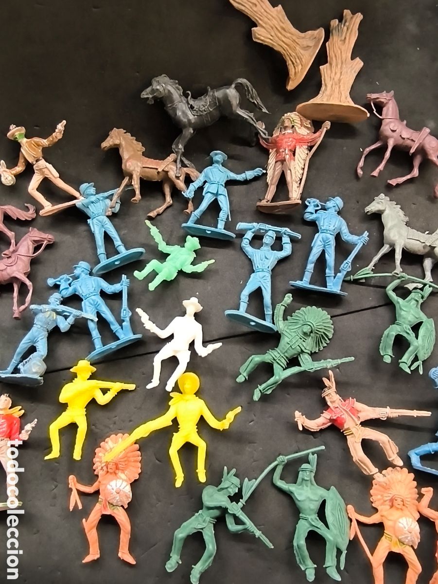 Figuras de goma y PVC: Lote 36 figuras, indios y vaqueros comansi... - Foto 3