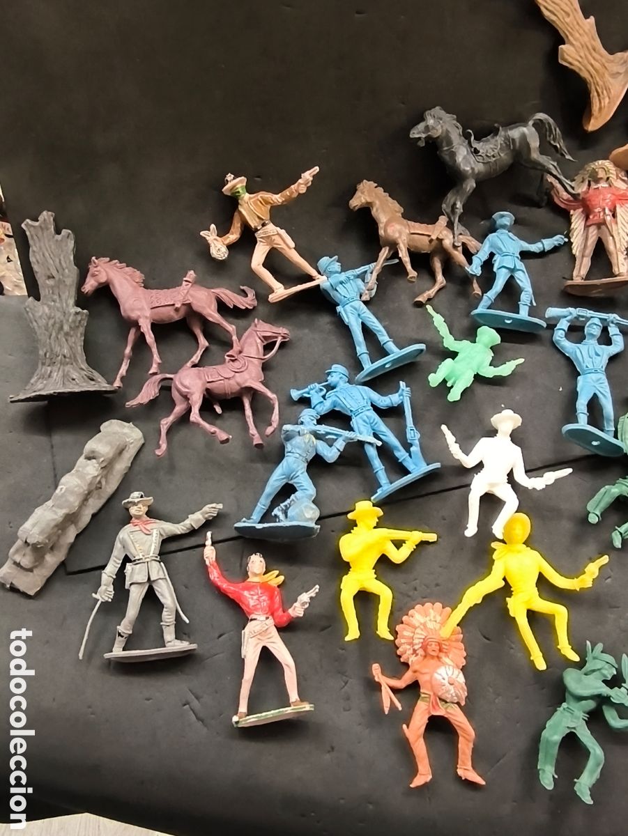 Figuras de goma y PVC: Lote 36 figuras, indios y vaqueros comansi... - Foto 4