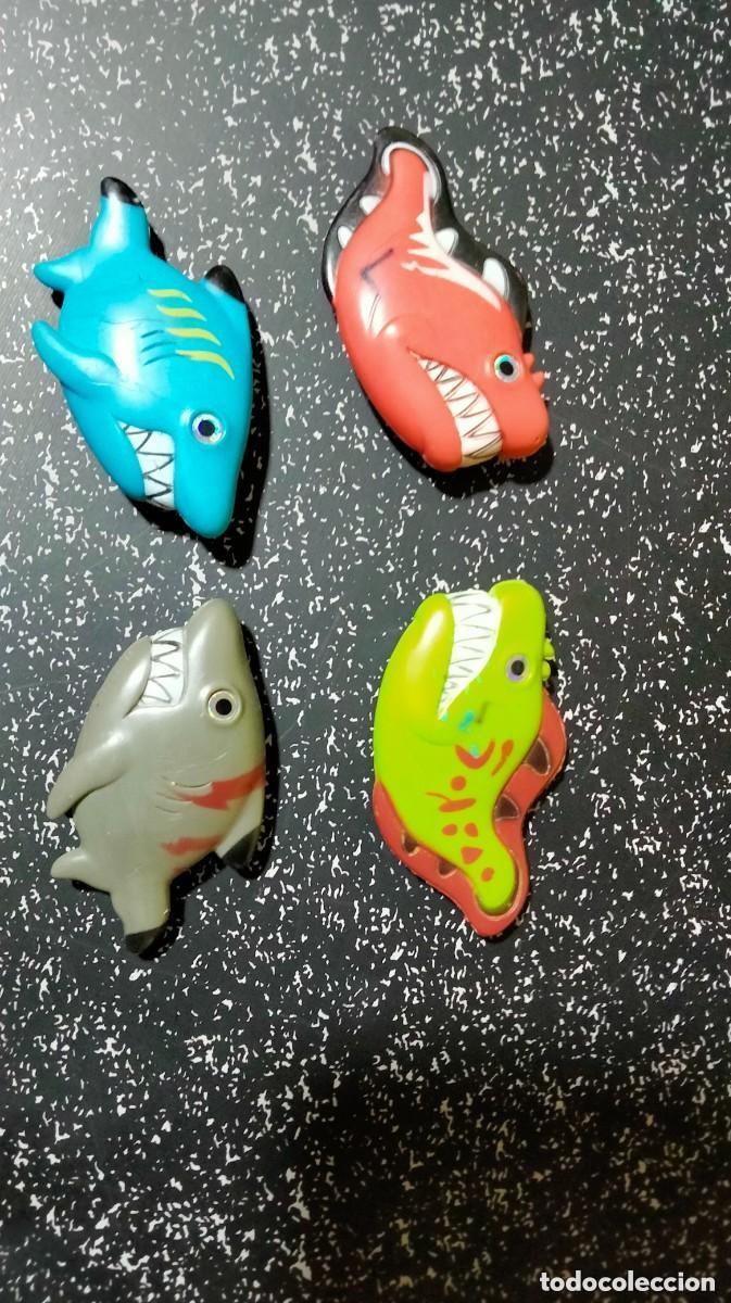 Figuras de goma y PVC: CUATRO TIBURONES DE GOMA - Foto 2