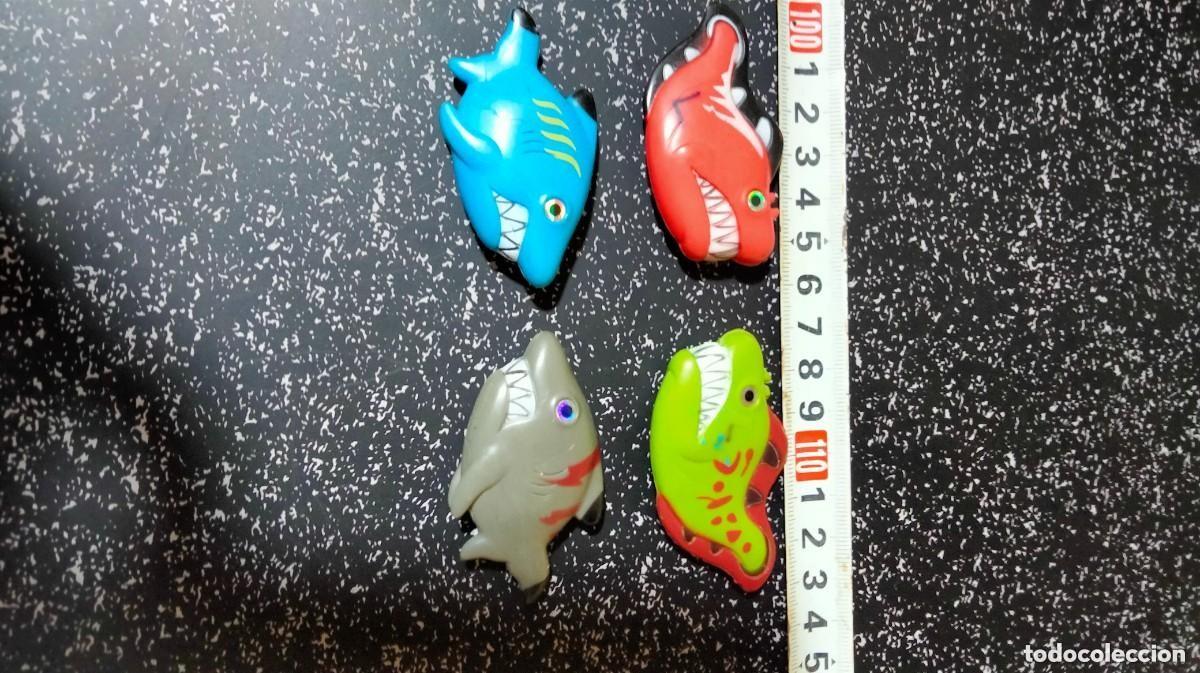 Figuras de goma y PVC: CUATRO TIBURONES DE GOMA - Foto 3