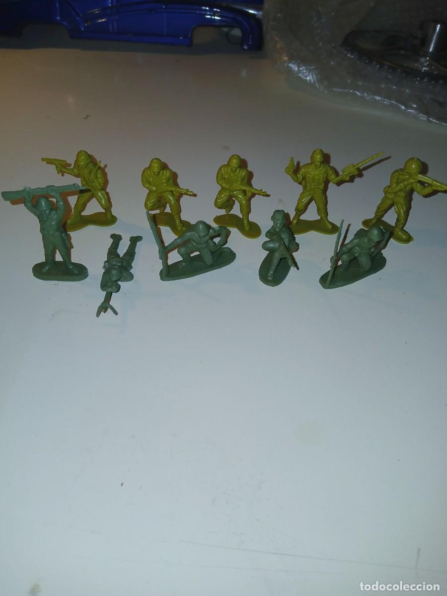 Figuras de goma y PVC: 10 SOLDADOS DE PLASTICO - Foto 1