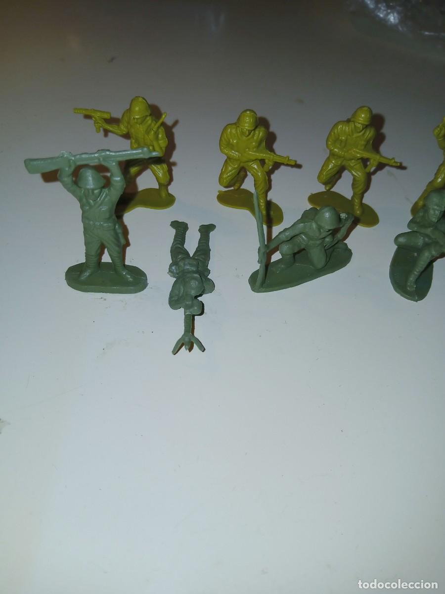 Figuras de goma y PVC: 10 SOLDADOS DE PLASTICO - Foto 2