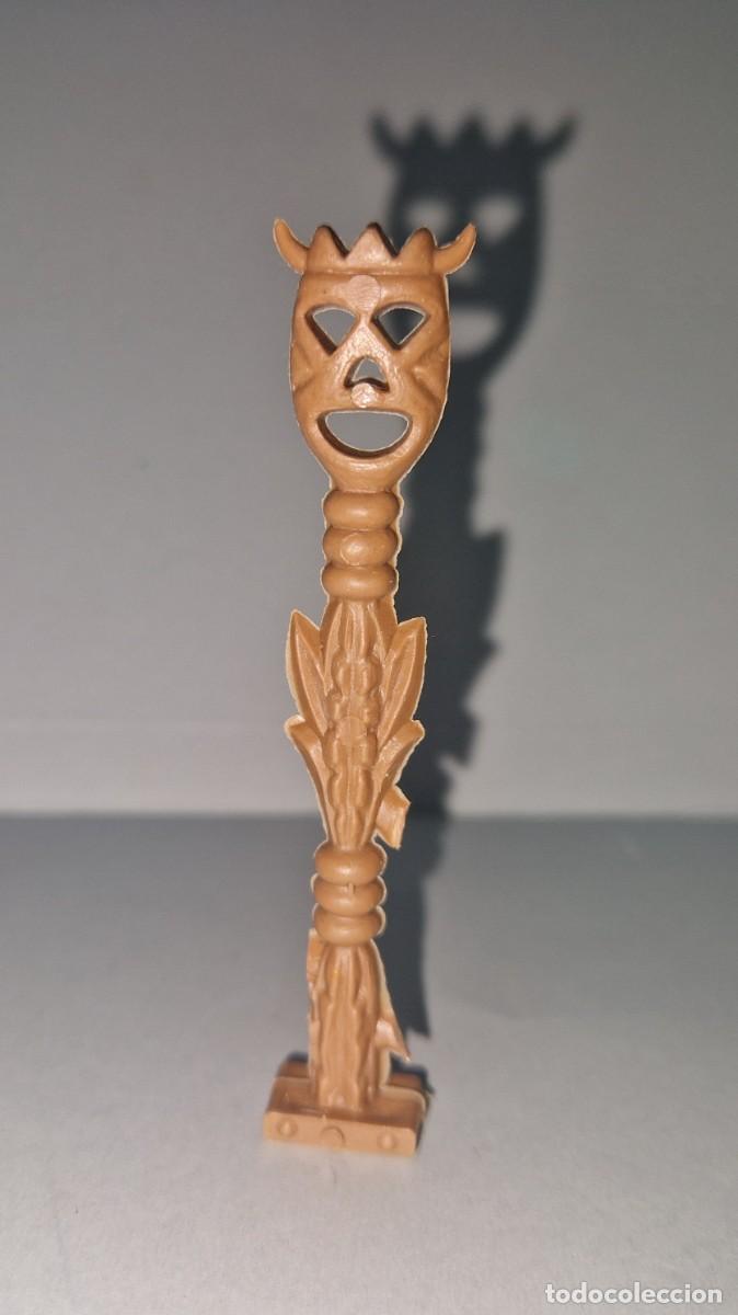 Figuras de goma y PVC: TOTEM INDIO DE OLIVER - Foto 1