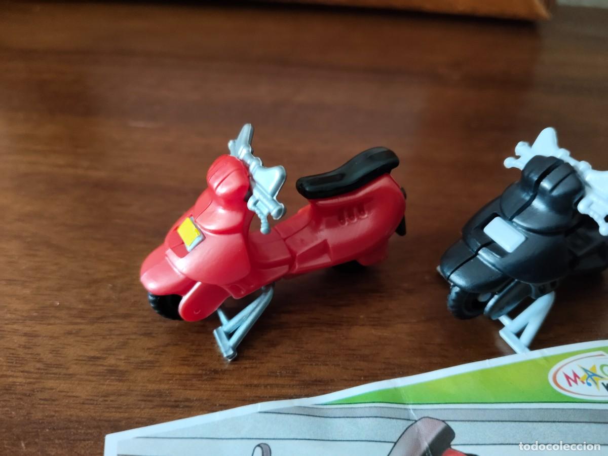 Figuras de goma Kinder: Dos vespas de Kinder. Ver. - Foto 2