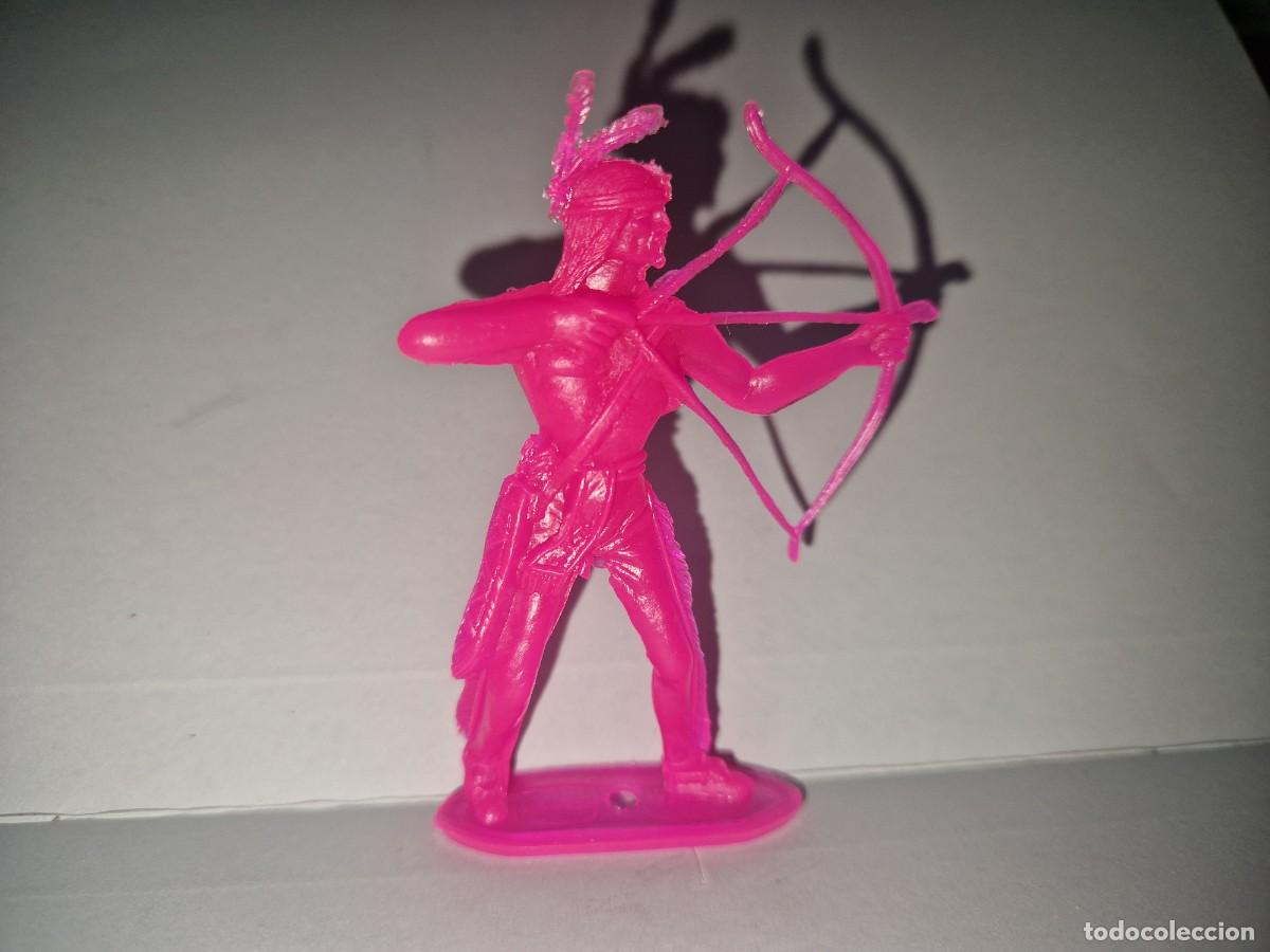 Figuras de goma y PVC: INDIO CON ARCO FIGURA DE COMANSI - Foto 1