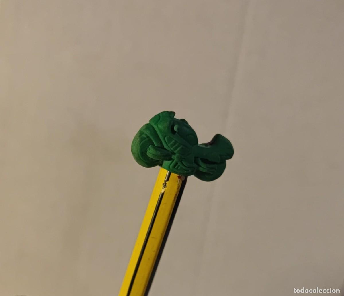 Figuras de goma y PVC: Capuch&oacute;n de l&aacute;piz- moto - Foto 1