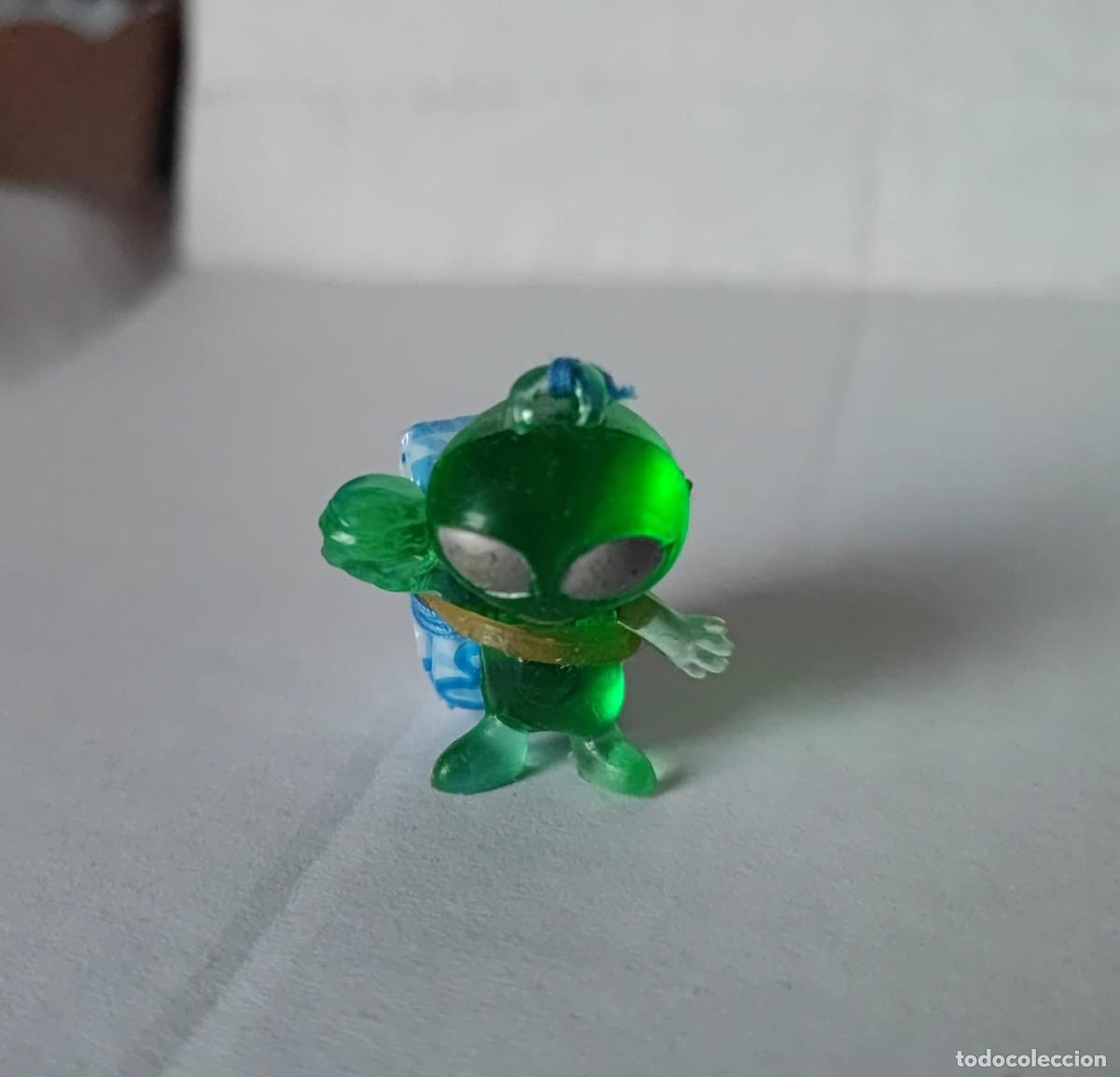 Figuras de goma Kinder: Figura Kinder - Alien con paraca&iacute;das - Foto 1