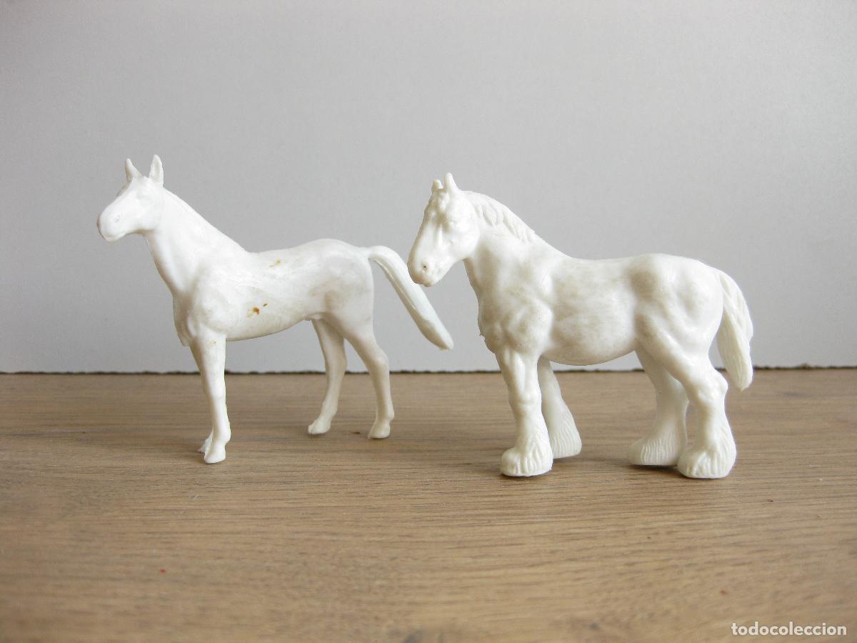 Figuras de goma y PVC: PAREJA DE FIGURAS DE PL&Aacute;STICO DE CABALLOS COMANSI - Foto 1