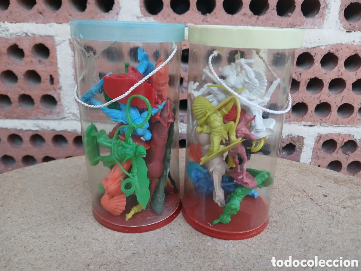 Figuras de goma y PVC: DOS BOTES SIN ABRIR INDIOS Y VAQUEROS DE GOMARSA. - Foto 1