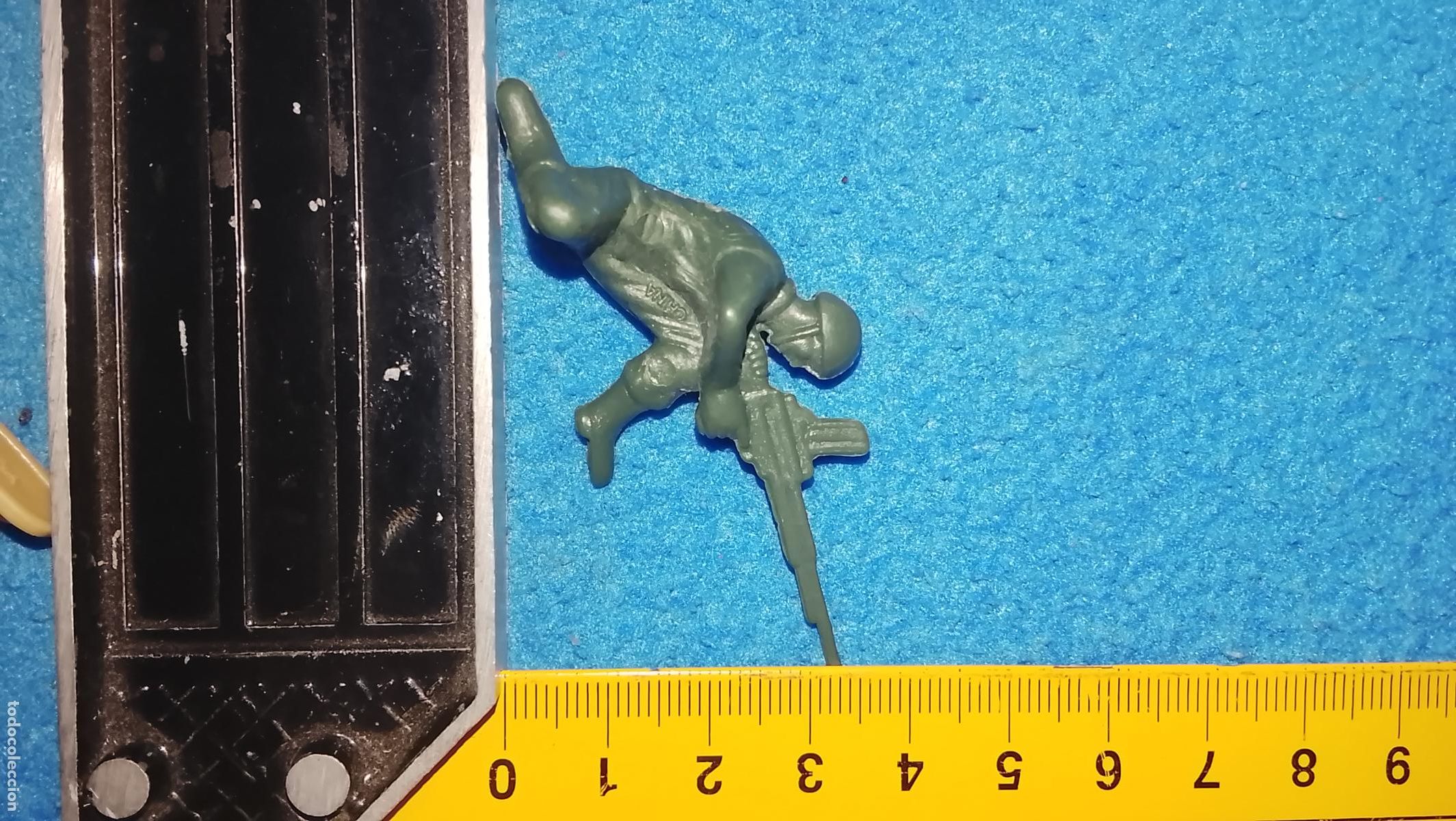 Figuras de Goma y PVC: MU&Ntilde;ECO PLASTICO ejercito o SIMILARA SOLDADO MILITAR GUERRA GUERRILLERO MAQUETAS DIORAMAS EJERCITO