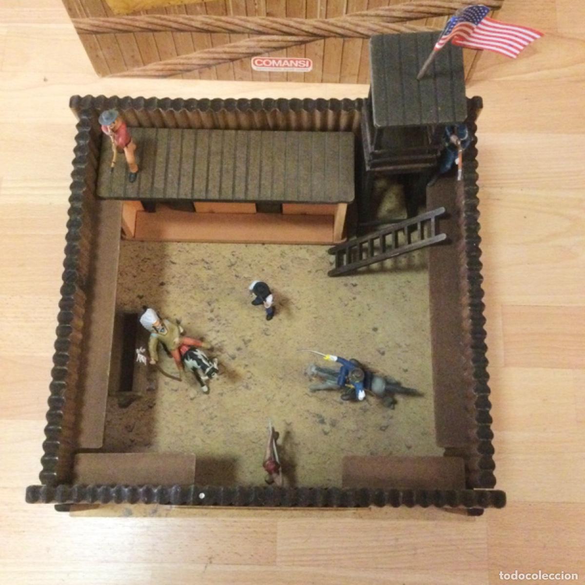 Figuras de goma y PVC: Fuerte Comansi. Madera con caja. Completo - Foto 2