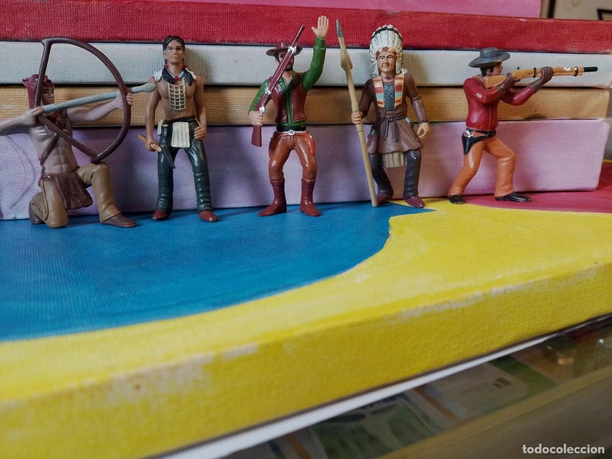 Figuras de goma y PVC: INDIOS Y VAQUEROS, pl&aacute;stico inyectado. lote de 5 figuras - Foto 1
