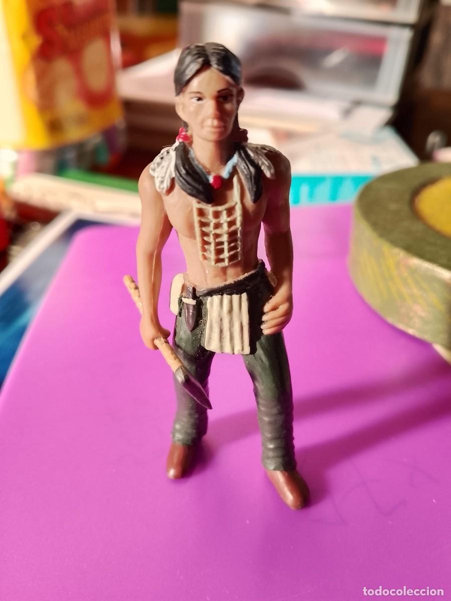 Figuras de goma y PVC: INDIOS Y VAQUEROS, pl&aacute;stico inyectado. lote de 5 figuras - Foto 4