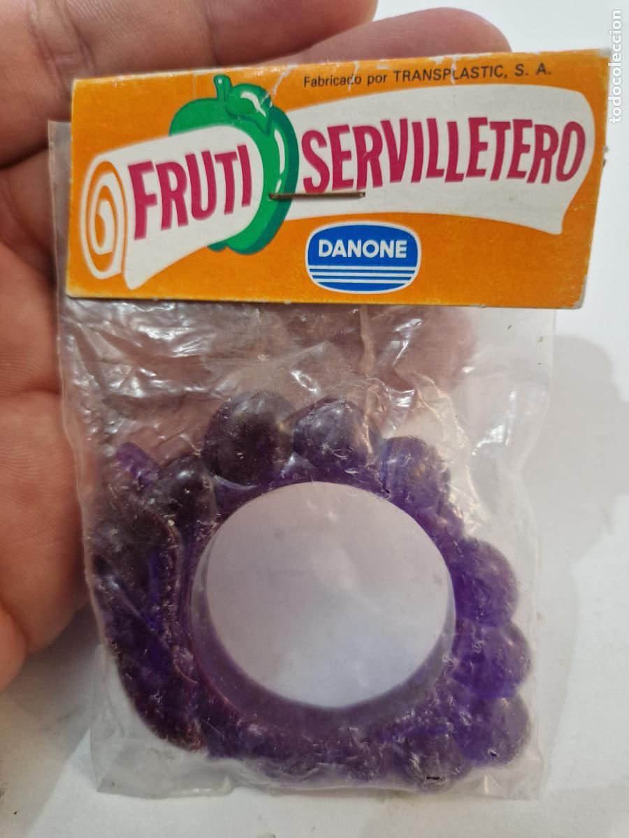 Figuras de Goma y PVC: antigua figura racimo uva fruti servilletero frutiservilletero regalo premium danone a&ntilde;os 90