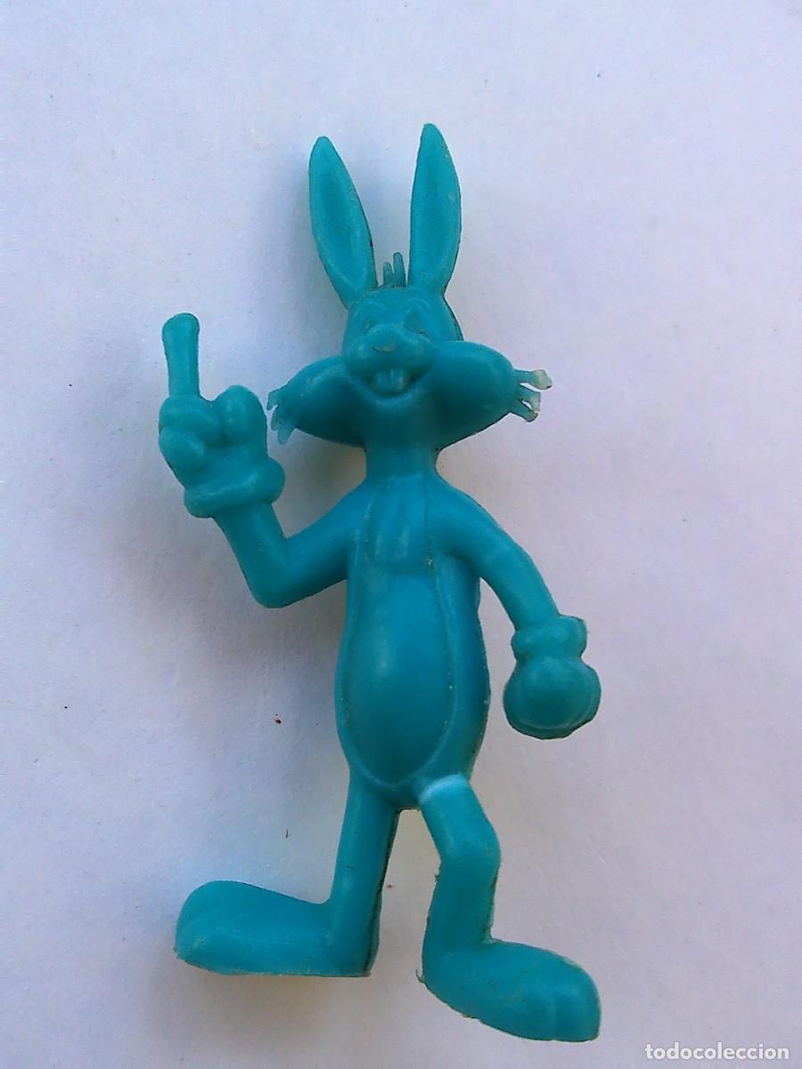 Figuras de goma y PVC: FIGURITA DE DUNKIN DE LA WARNER BROS : BUG BUNNY - Foto 1