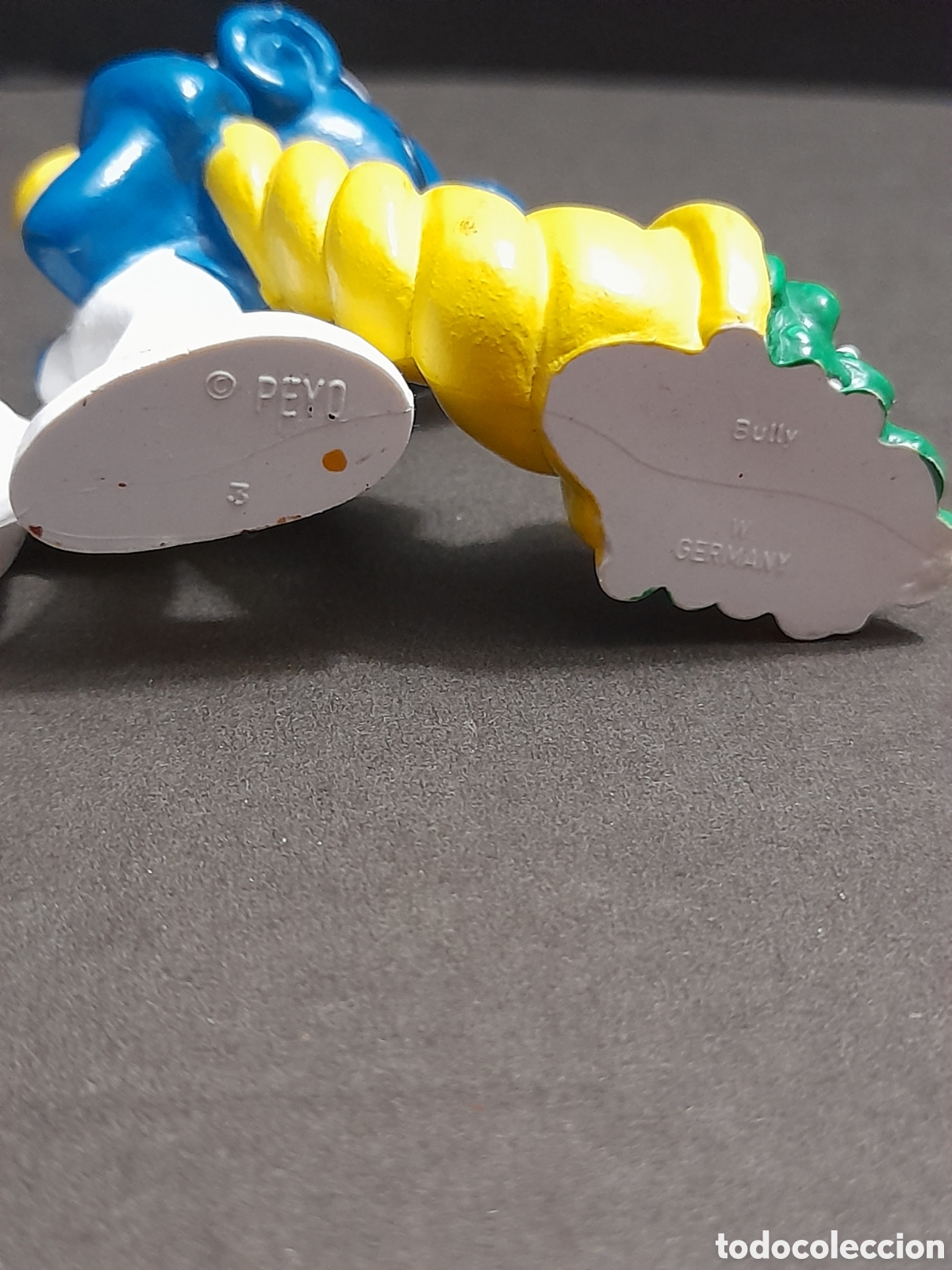 Figuras de goma y PVC: Figura pvc, pitufo con cornucopia, Bully, W. Germany - Foto 3