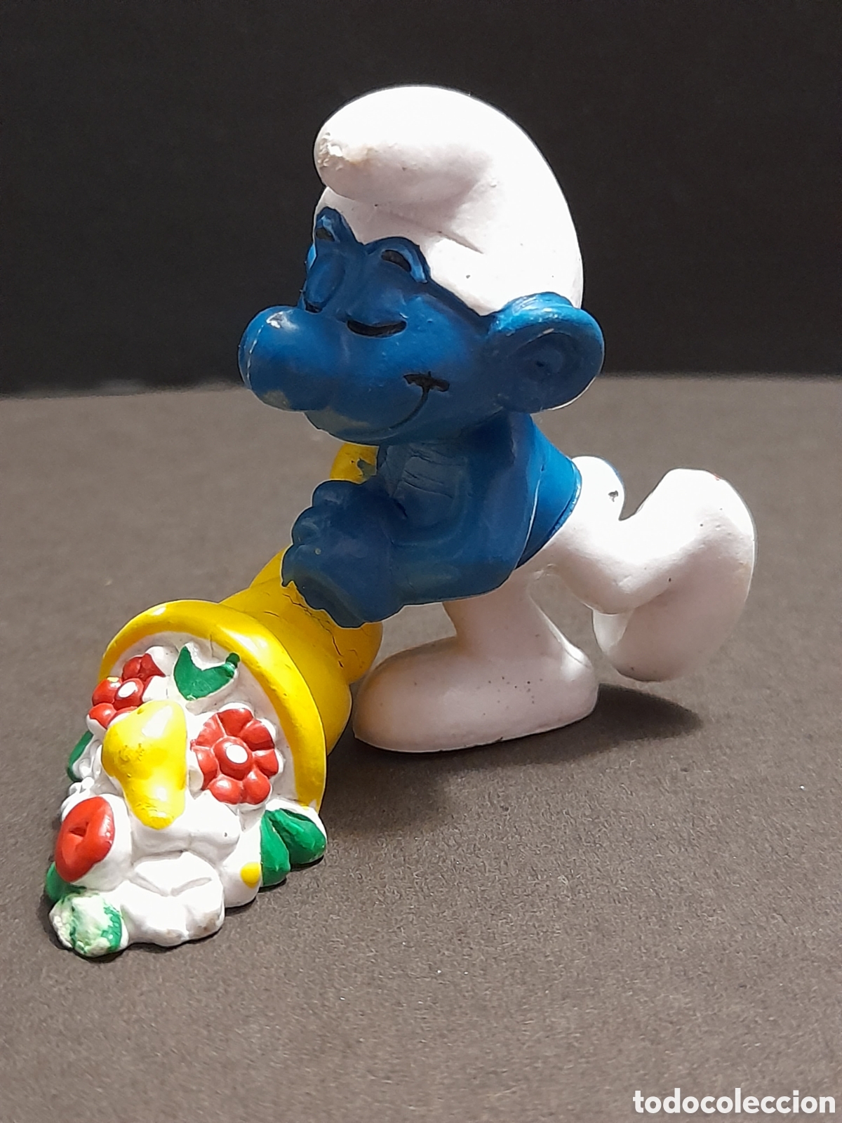 Figuras de goma y PVC: Figura pvc, pitufo con cornucopia, Bully, W. Germany - Foto 1