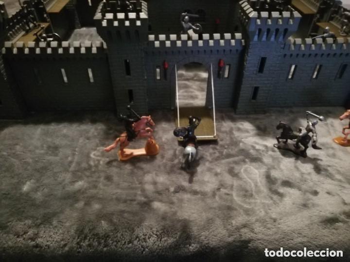 Figuras de goma y PVC: CASTILLO MEDIEVAL Y FIGURAS - Foto 4