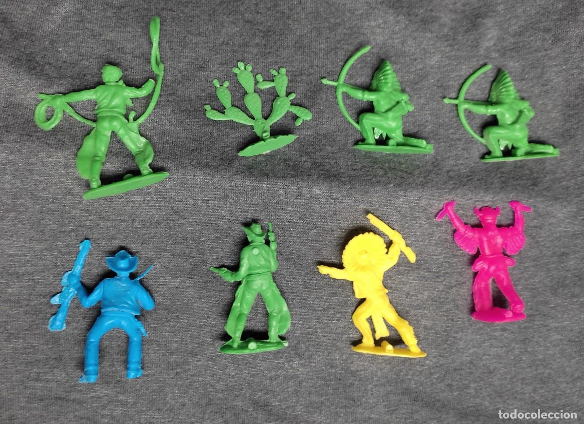 Figuras de goma y PVC: 8 figuras comans - vaqueros - indios - cactus - Foto 7