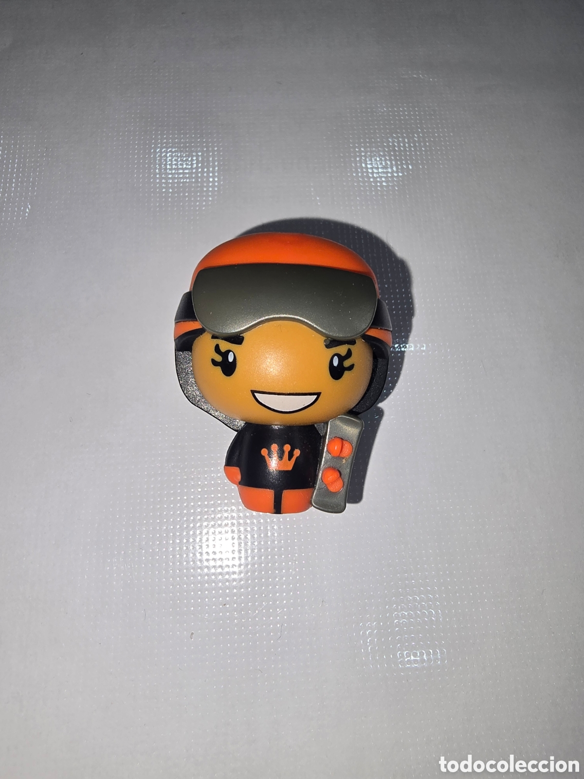 Figuras de Goma Kinder: Figura kinder Joy Funko VD317 + bpz mu&ntilde;eco colecci&oacute;n premium sorpresa nieve skate