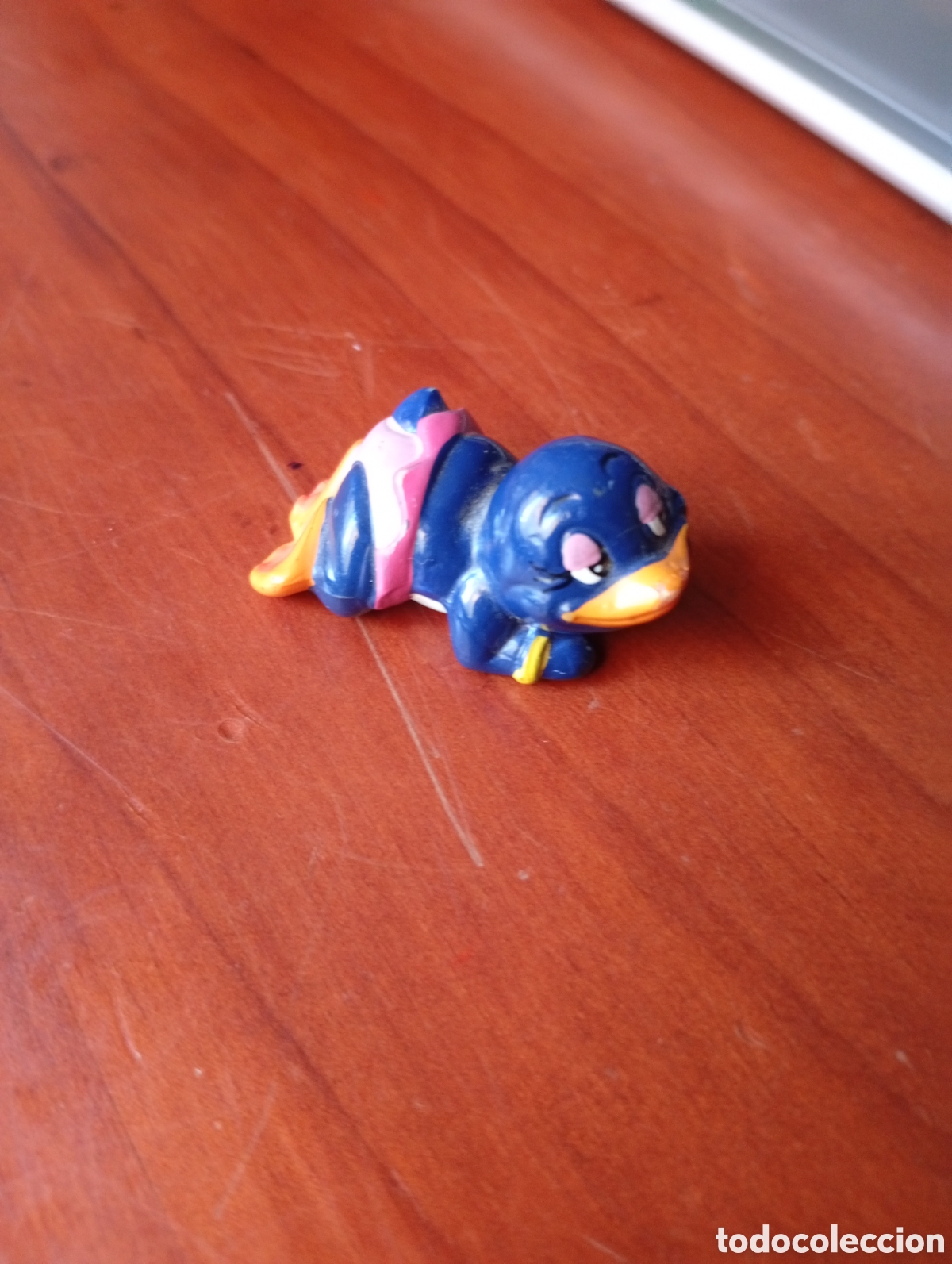 Figuras de Goma Kinder: MU&Ntilde;ECO FIGURA KINDER FERRERO PINGUI PLAYA PINGUINO