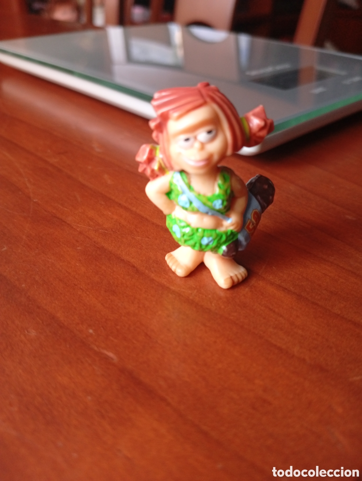 Figuras de Goma Kinder: MU&Ntilde;ECO FIGURA KINDER FERRERO CHICA TROGLODITA