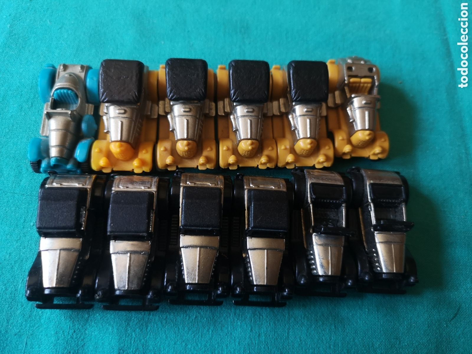 Figuras de Goma Kinder: Lote de coches de metal kinder