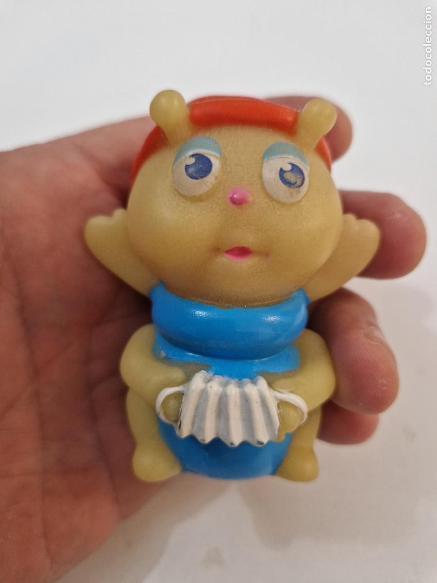 Figuras de Goma y PVC: antigua figura de goma fosforescente gusiluz polilla glo friends a&ntilde;os 80 brilla oscuridad luciernaga