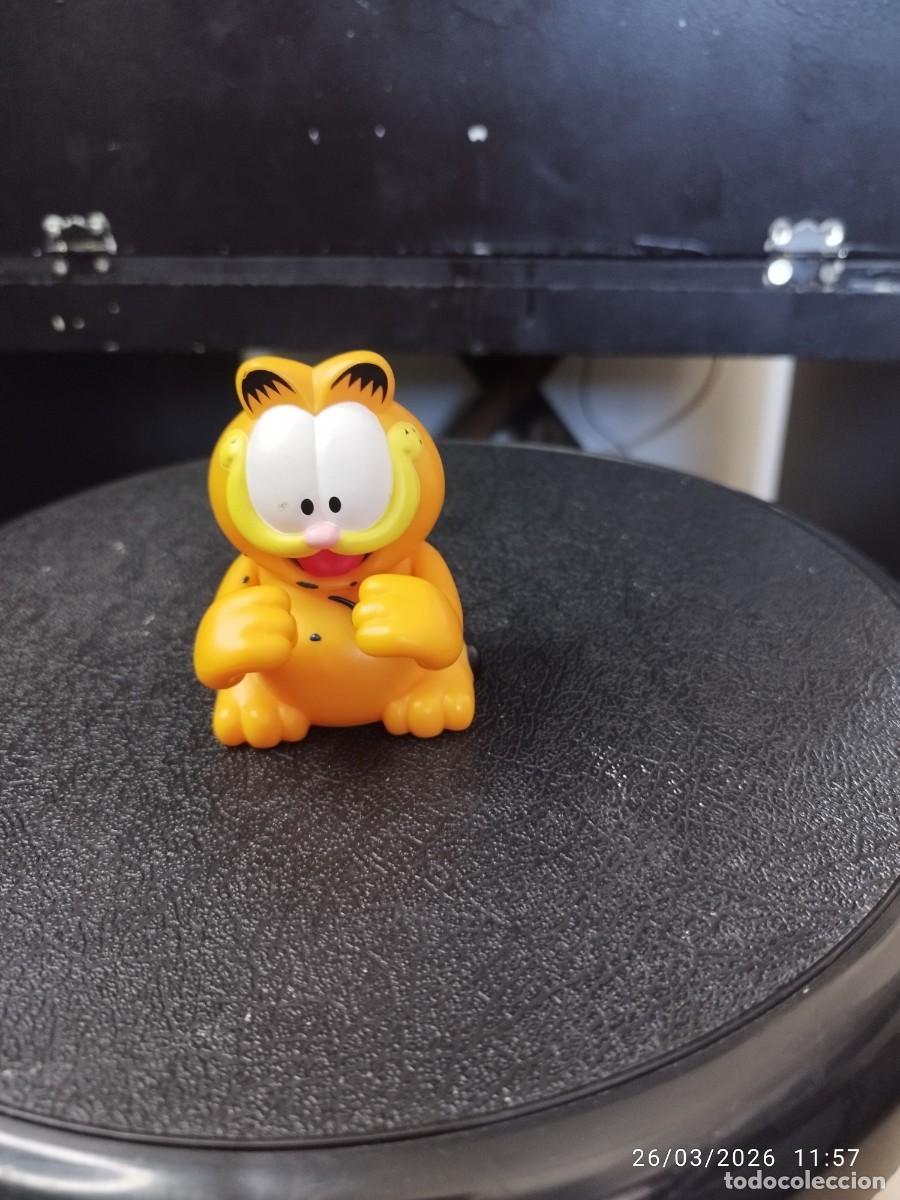 Figuras de goma y PVC: Robot Chi-Chi de McDonalds y garfield - Foto 2