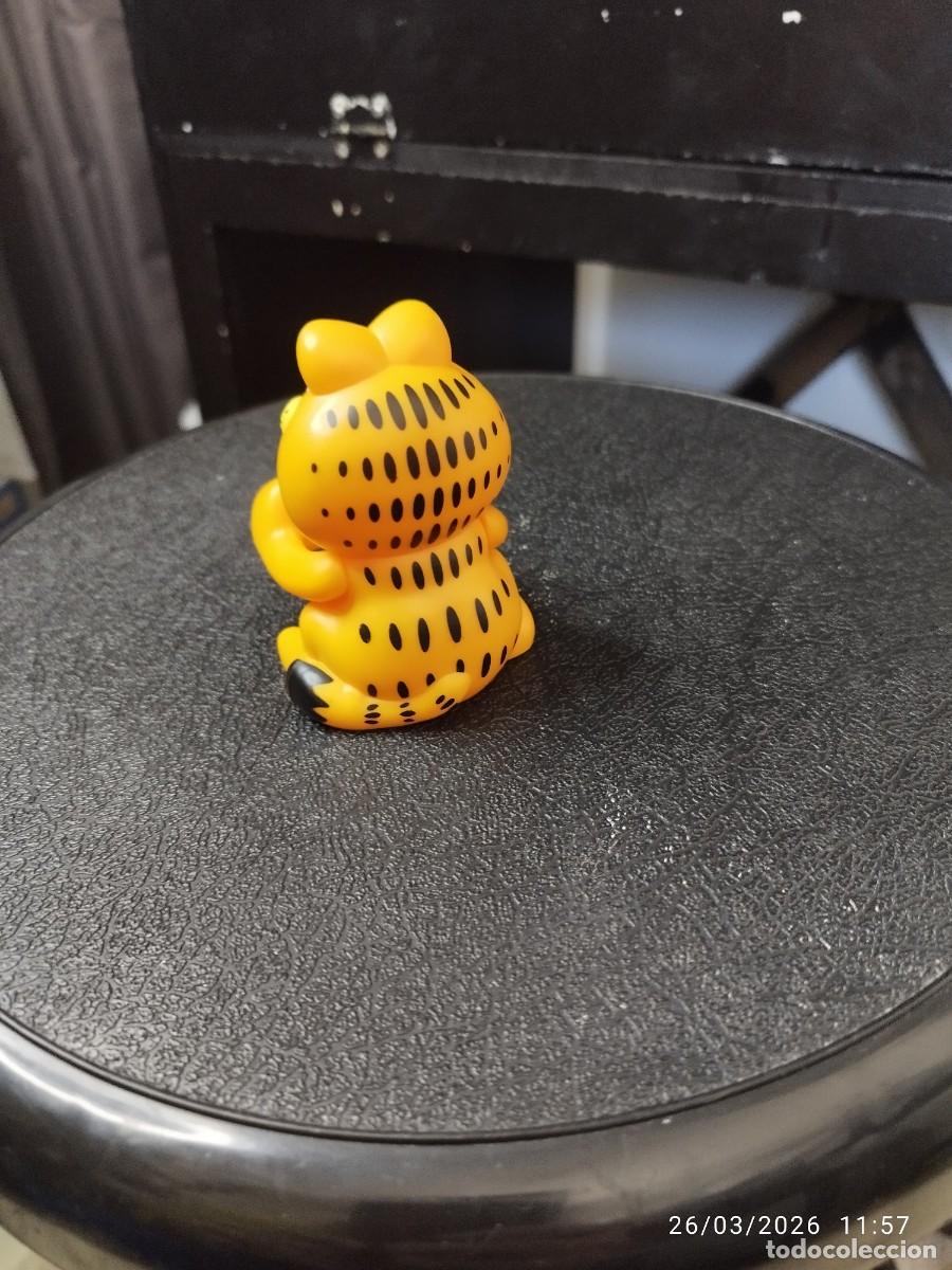 Figuras de goma y PVC: Robot Chi-Chi de McDonalds y garfield - Foto 4